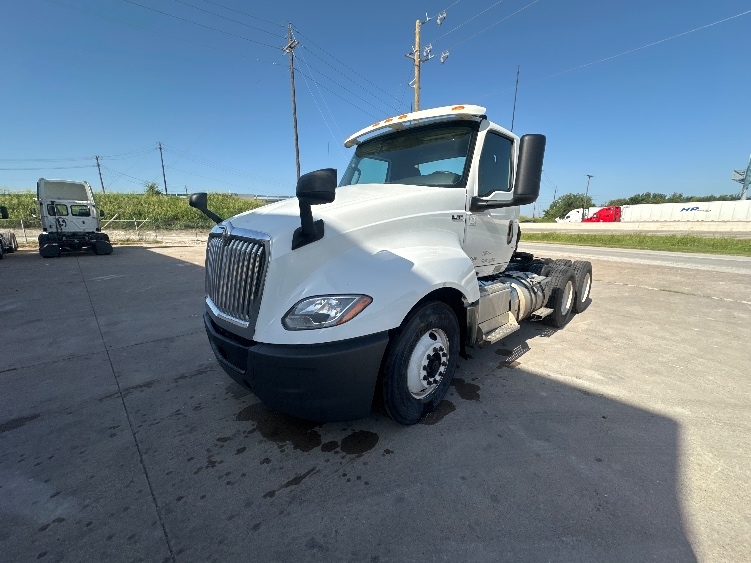 Used 2019 International LT - photo 1