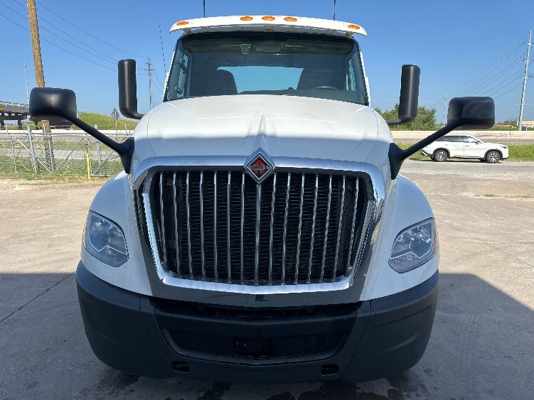 Used 2019 International LT - photo 2