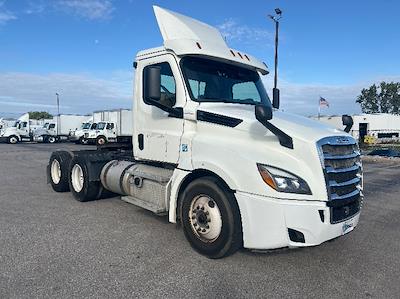 Used 2019 Freightliner Cascadia - photo 1