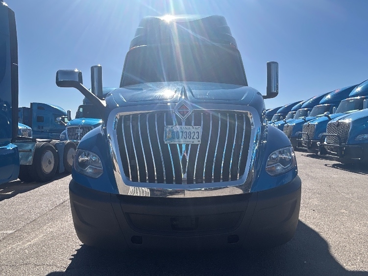 Used 2021 International LT - photo 2