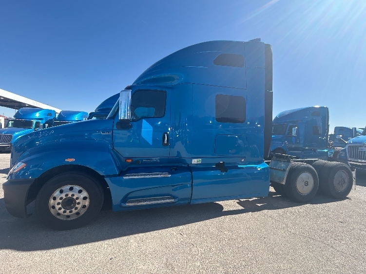 Used 2021 International LT - photo 6