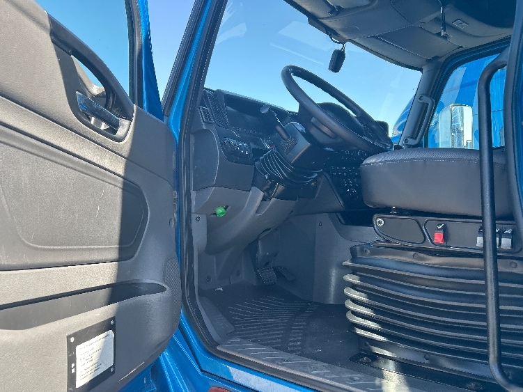 Used 2021 International LT - photo 11