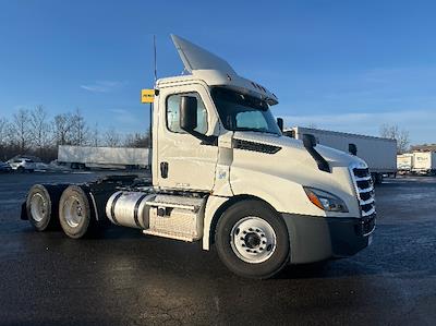 Used 2019 Freightliner Cascadia - photo 1