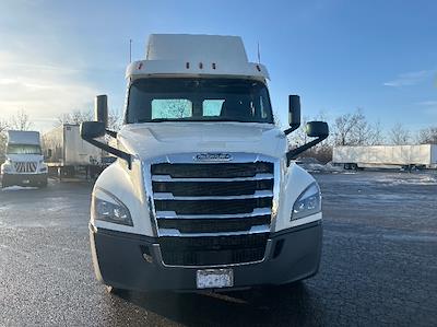 Used 2019 Freightliner Cascadia - photo 1