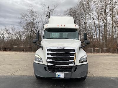Used 2019 Freightliner Cascadia Detroit DD13 Semi Truck for sale #324038 - photo 2