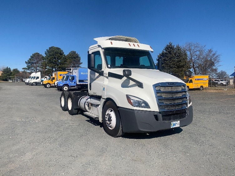 Used 2019 Freightliner Cascadia - photo 1
