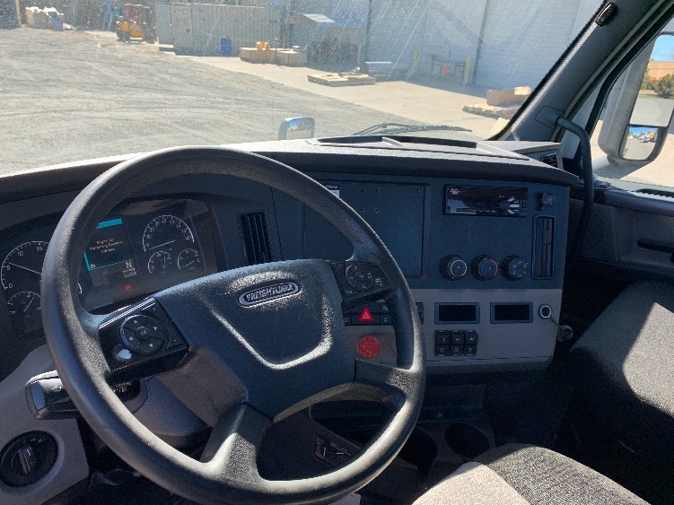 Used 2019 Freightliner Cascadia - photo 12