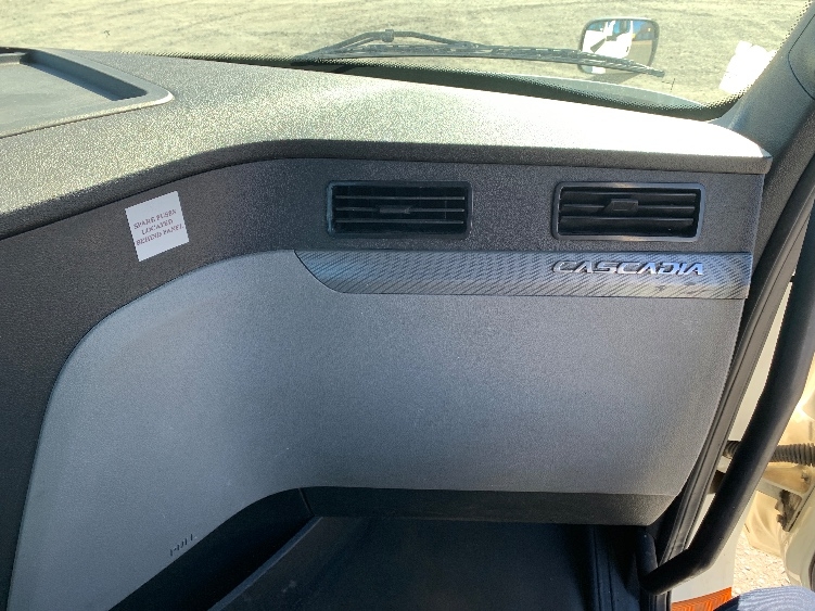 Used 2019 Freightliner Cascadia - photo 15