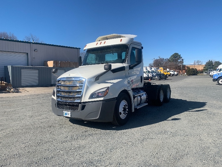 Used 2019 Freightliner Cascadia - photo 5