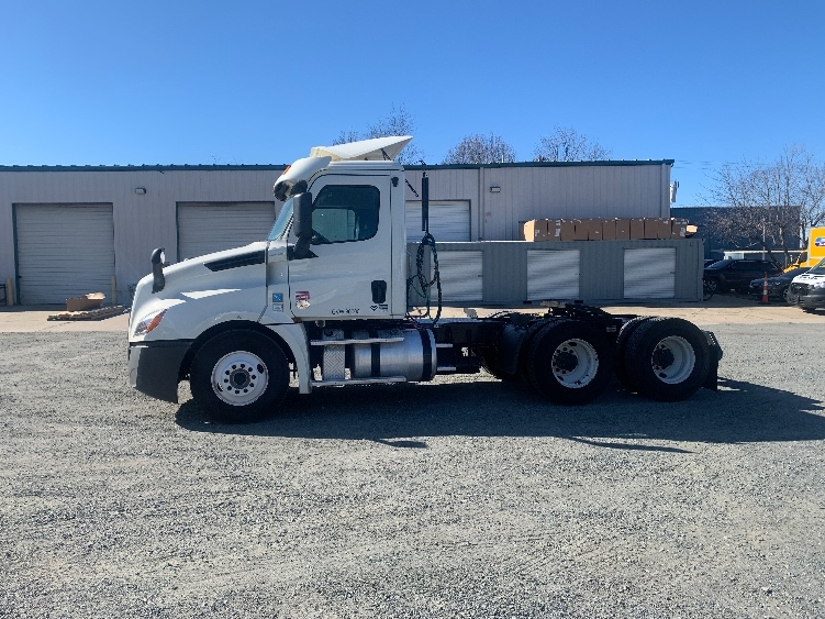 Used 2019 Freightliner Cascadia - photo 6