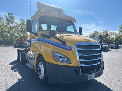Used 2019 Freightliner Cascadia - photo 1