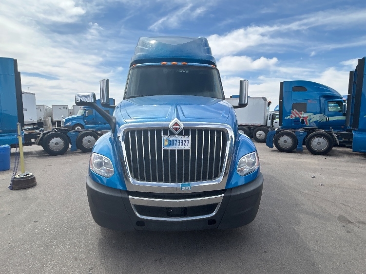 Used 2021 International LT - photo 2