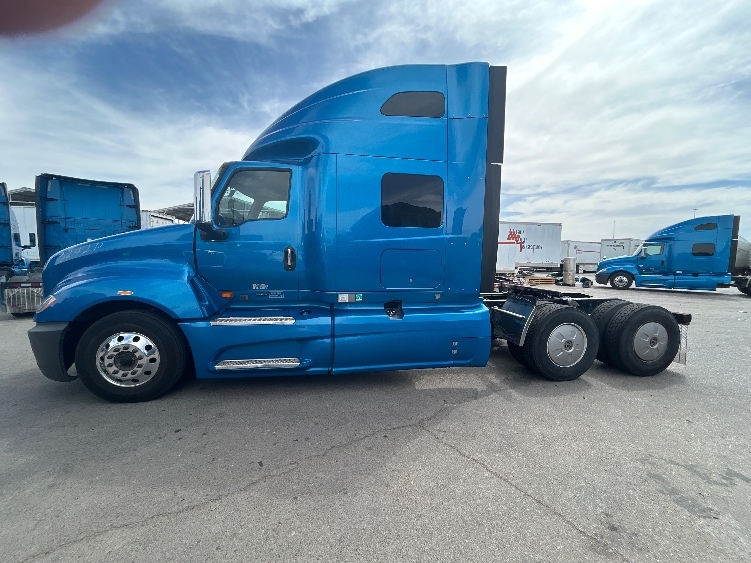 Used 2021 International LT - photo 6