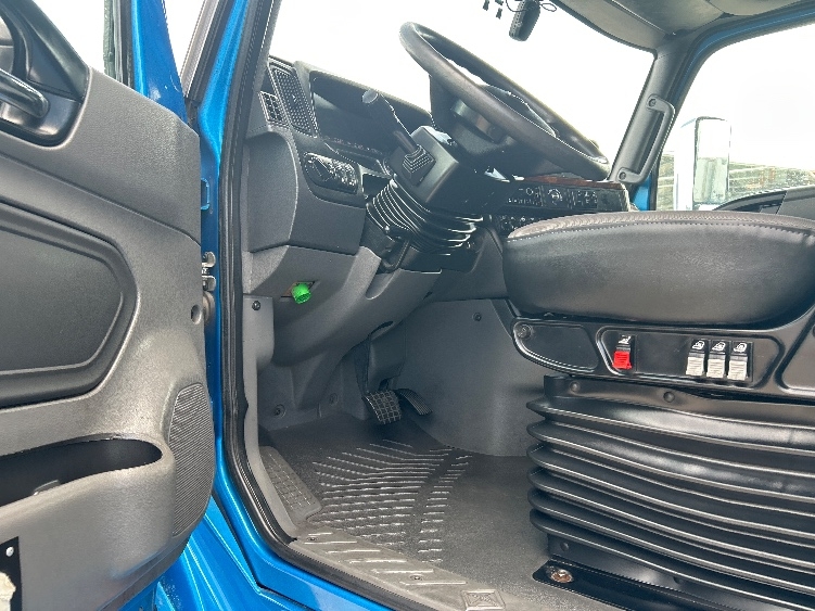 Used 2021 International LT - photo 11