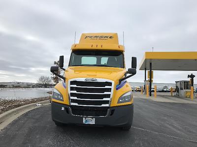 Used 2019 Freightliner Cascadia Detroit DD13 Semi Truck for sale #324323 - photo 2