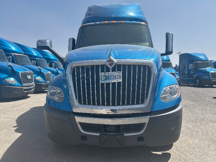 Used 2021 International LT - photo 2