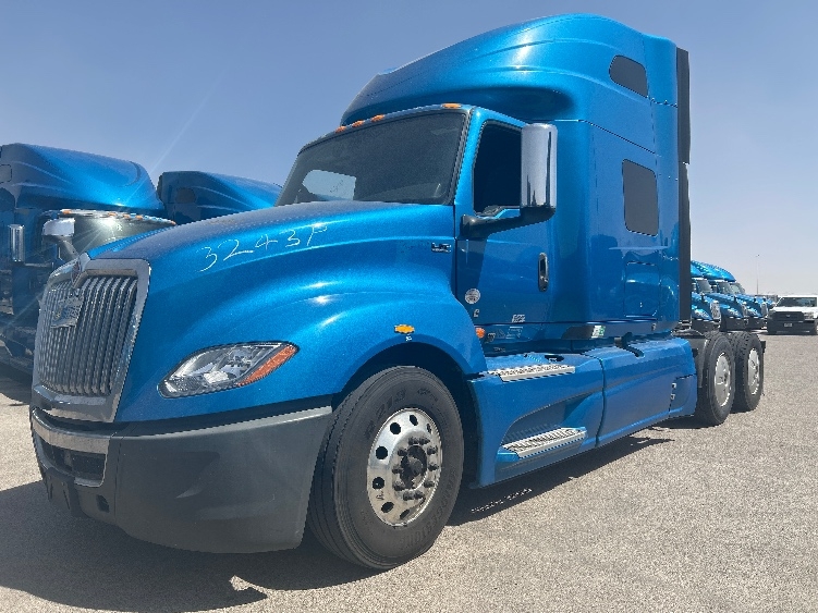 Used 2021 International LT - photo 5
