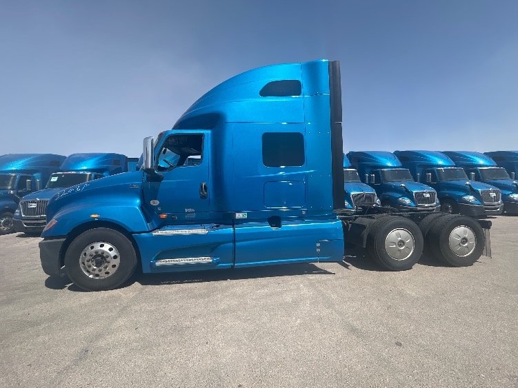 Used 2021 International LT - photo 6