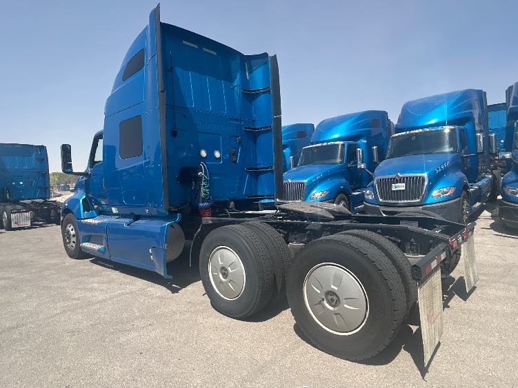 Used 2021 International LT - photo 7