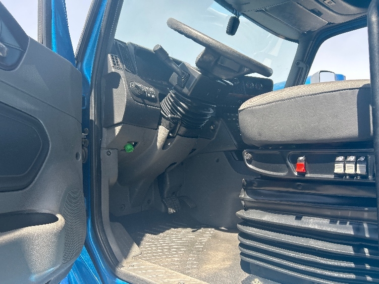 Used 2021 International LT - photo 11