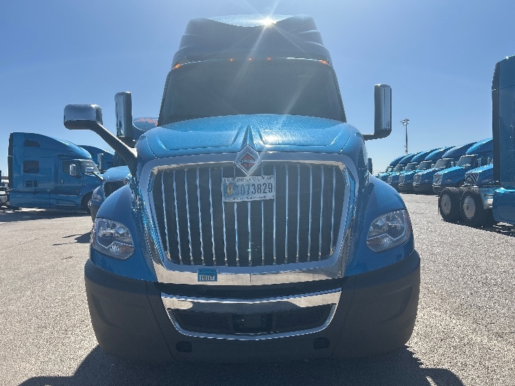 Used 2021 International LT - photo 2