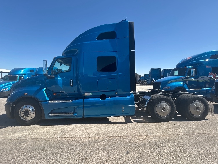 Used 2021 International LT - photo 6