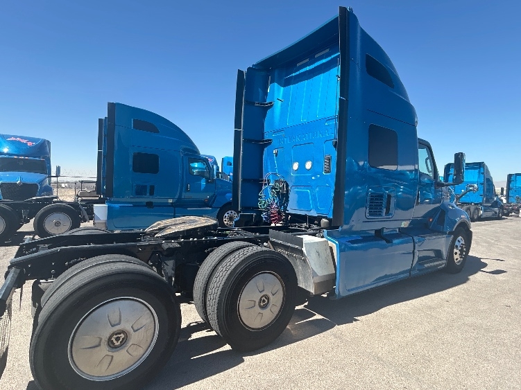 Used 2021 International LT - photo 9