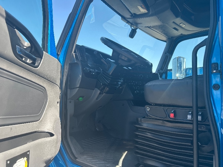 Used 2021 International LT - photo 11