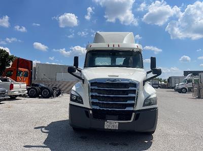 Used 2019 Freightliner Cascadia Detroit DD13 Semi Truck for sale #324522 - photo 2