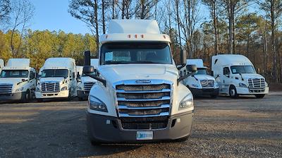 Used 2019 Freightliner Cascadia - photo 1