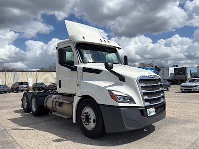 Used 2019 Freightliner Cascadia - photo 1