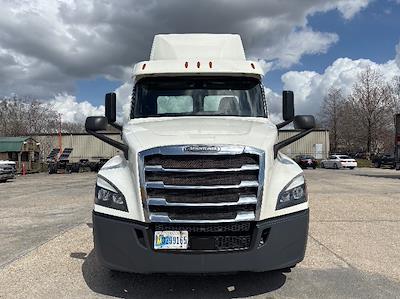 Used 2019 Freightliner Cascadia - photo 1