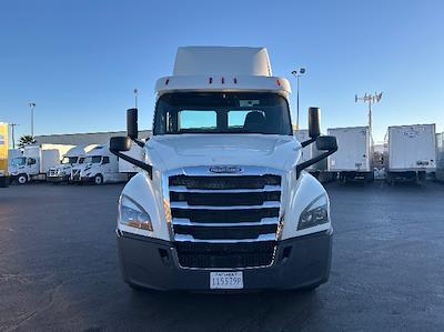 Used 2019 Freightliner Cascadia Detroit DD13 Semi Truck for sale #324567 - photo 2