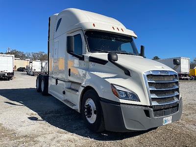 Used 2019 Freightliner Cascadia Detroit DD15AT Semi Truck with Sleeper Cab for sale #324732 - photo 1