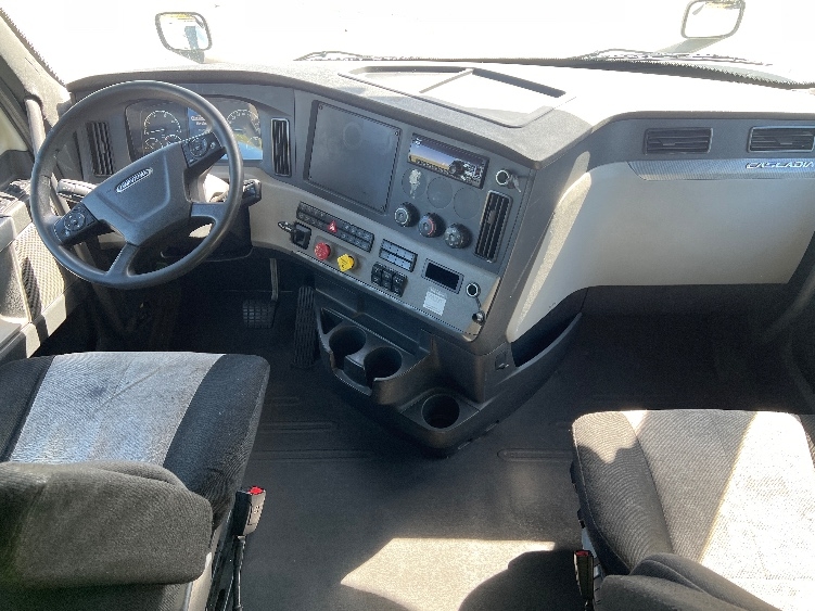 Used 2019 Freightliner Cascadia - photo 14