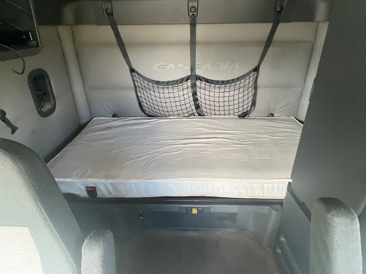 Used 2019 Freightliner Cascadia - photo 18