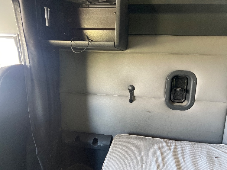 Used 2019 Freightliner Cascadia - photo 21