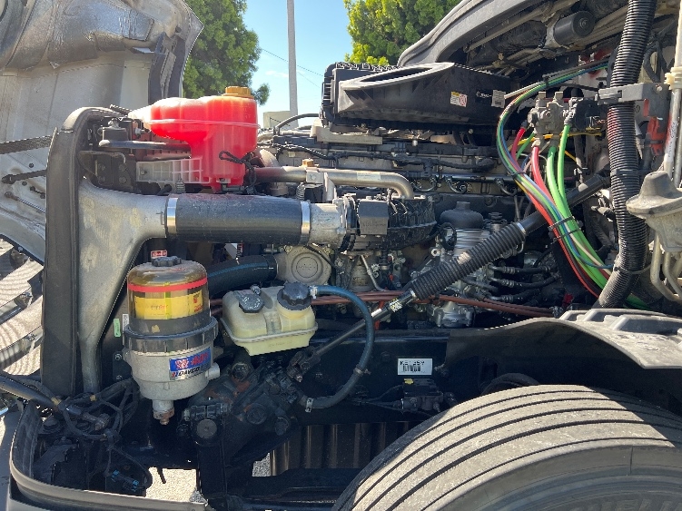 Used 2019 Freightliner Cascadia - photo 23