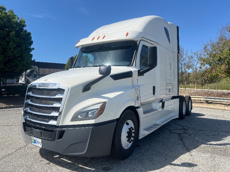 Used 2019 Freightliner Cascadia - photo 5