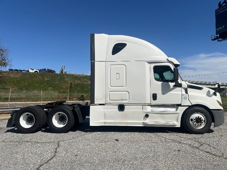 Used 2019 Freightliner Cascadia - photo 10