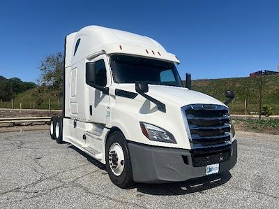 Used 2019 Freightliner Cascadia - photo 1