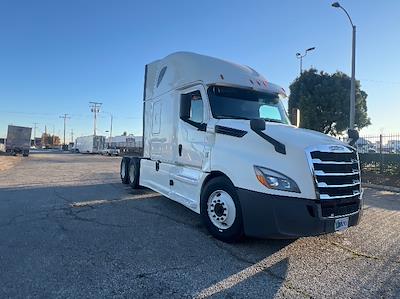 Used 2019 Freightliner Cascadia Detroit DD15AT Semi Truck with Sleeper Cab for sale #324753 - photo 1