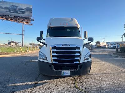 Used 2019 Freightliner Cascadia Detroit DD15AT Semi Truck with Sleeper Cab for sale #324753 - photo 2