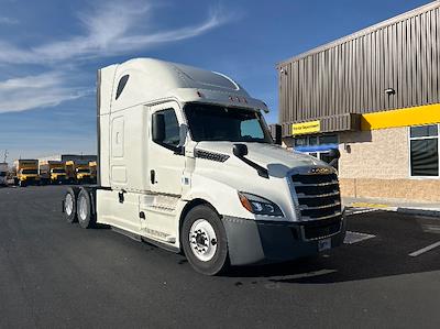 Used 2019 Freightliner Cascadia Detroit DD15AT Semi Truck with Sleeper Cab for sale #324757 - photo 1