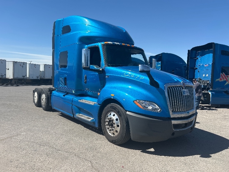 Used 2021 International LT - photo 1