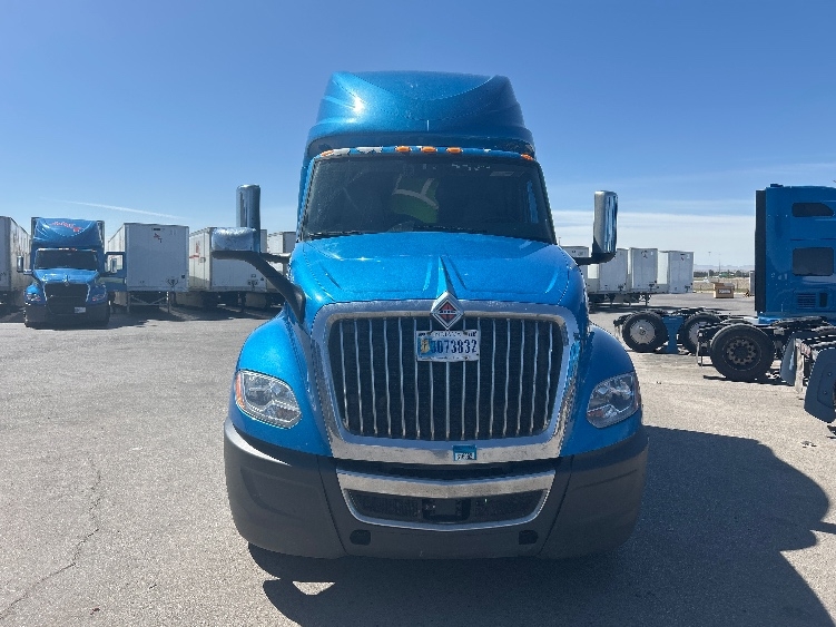 Used 2021 International LT - photo 2