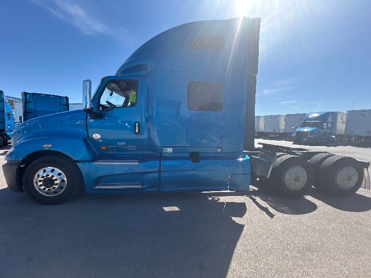 Used 2021 International LT - photo 6