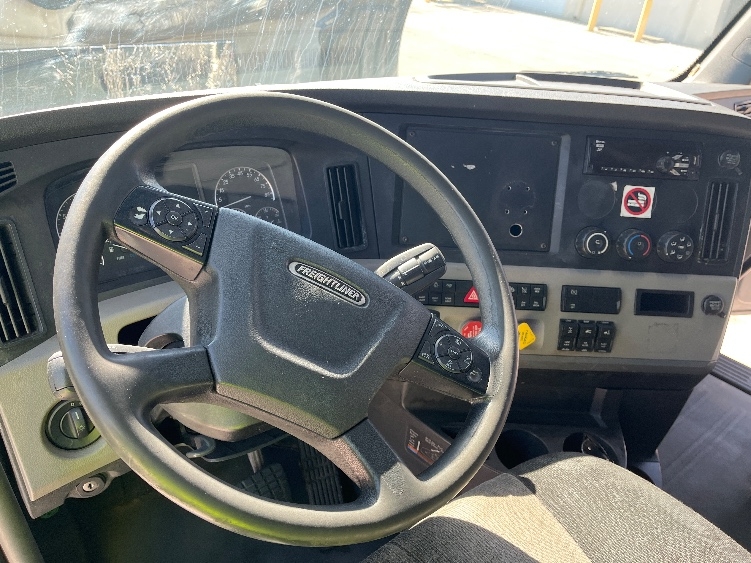 Used 2019 Freightliner Cascadia - photo 10