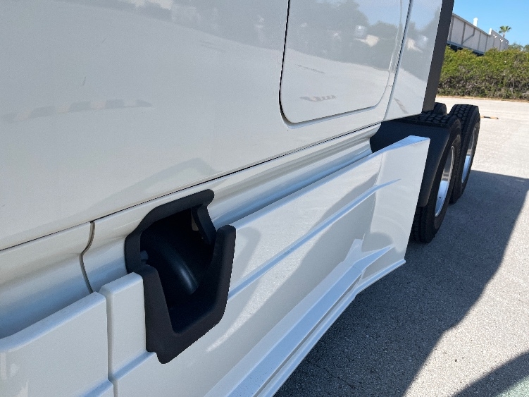 Used 2019 Freightliner Cascadia - photo 23