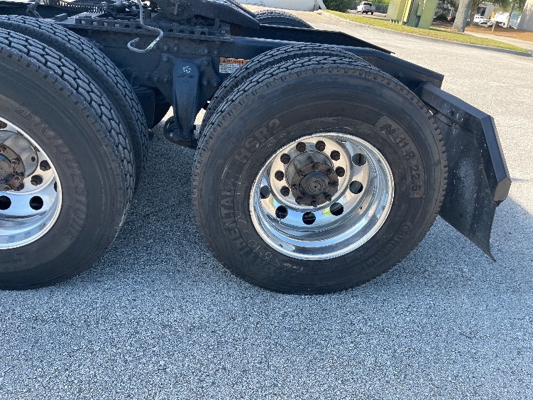 Used 2019 Freightliner Cascadia - photo 28